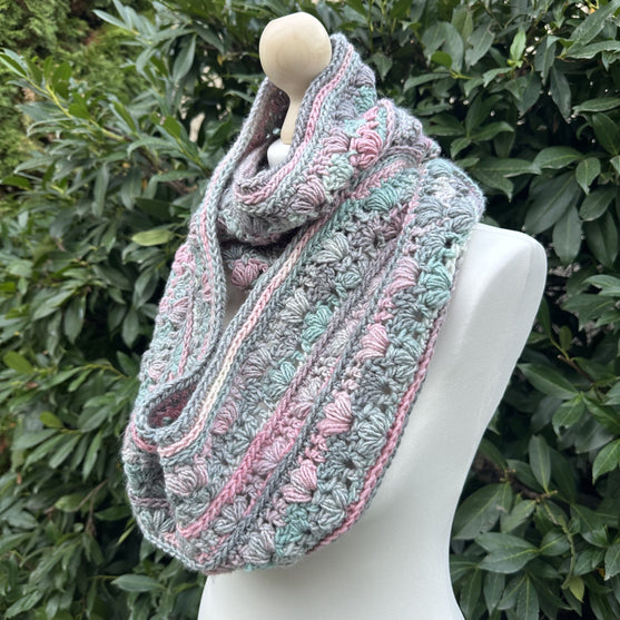 

Amarië - Infinity Cowl
2