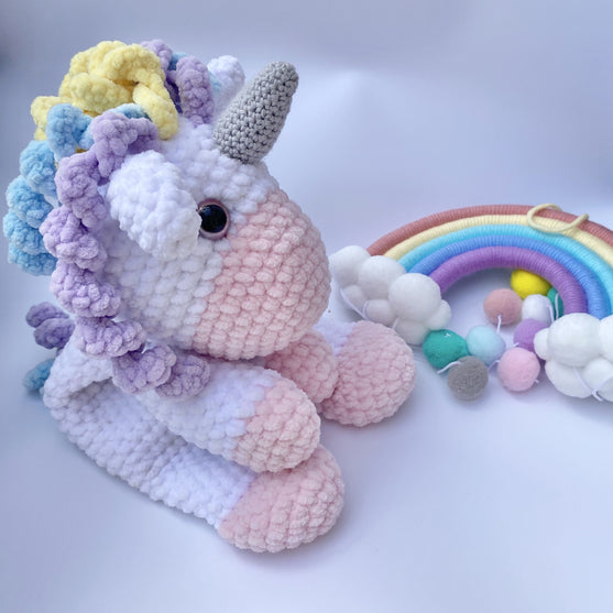 

Luna the Unicorn - Lovey
1