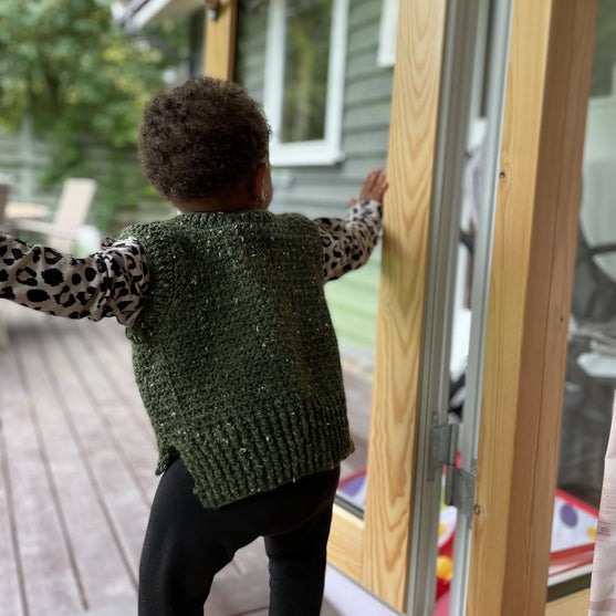 

Finlay - Children’s sweater vest
6