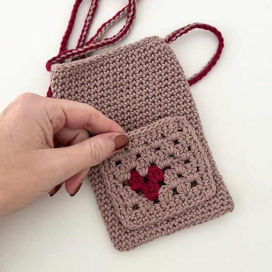 

Amore - Phone Bag
2