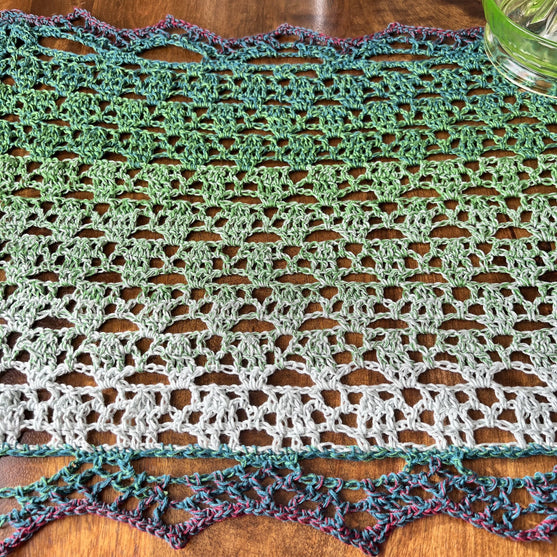 

Face Lace - Table Runner
4