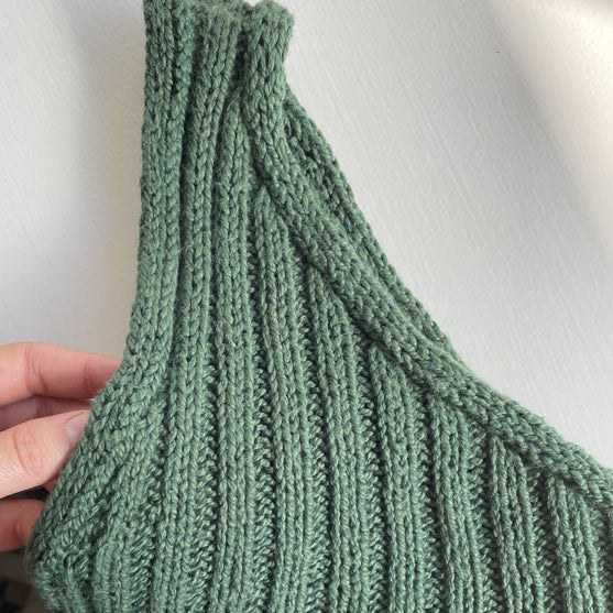 

Easy One Shoulder Top
4