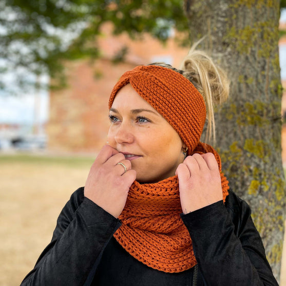 

Joy - Winter Set - Headband & Cowl
4