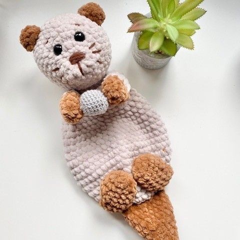 Ollie the Otter - Lovey