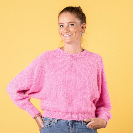 

Cropped Across - Sweater - Pink Collection
1