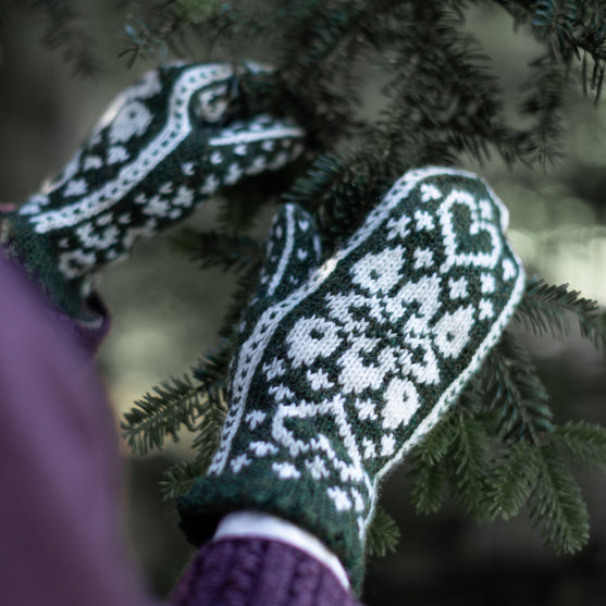 

Powder Flower - Mittens
1