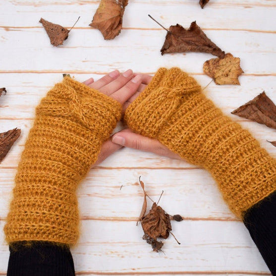 

Nynne – Wrist Warmers
1