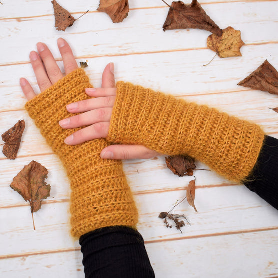 

Nynne – Wrist Warmers
3