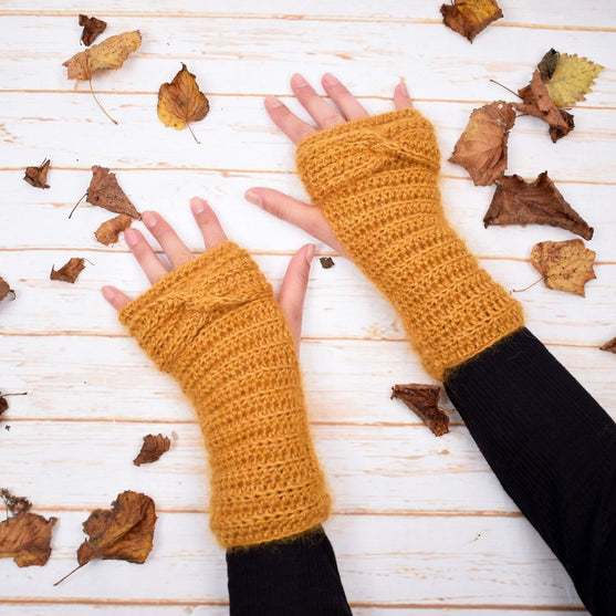 

Nynne – Wrist Warmers
2