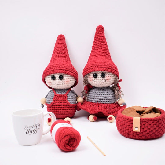 The teasing elves Siv and Nælde