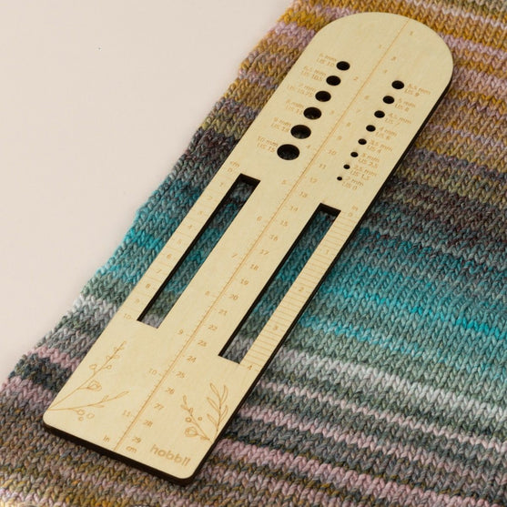 

Sock Ruler with Needle Gauge - Hobbii
2